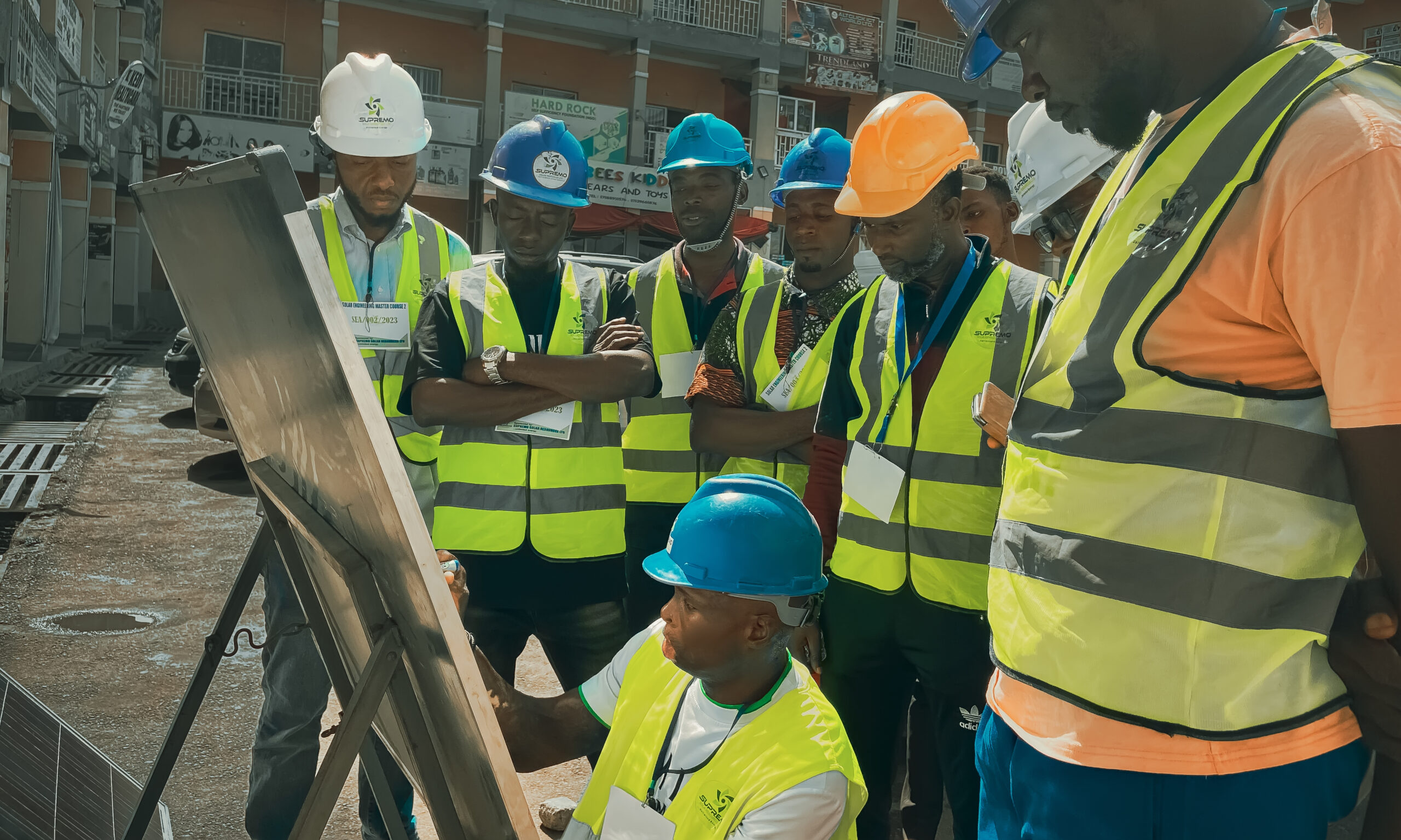 supremo solar TRAINEES